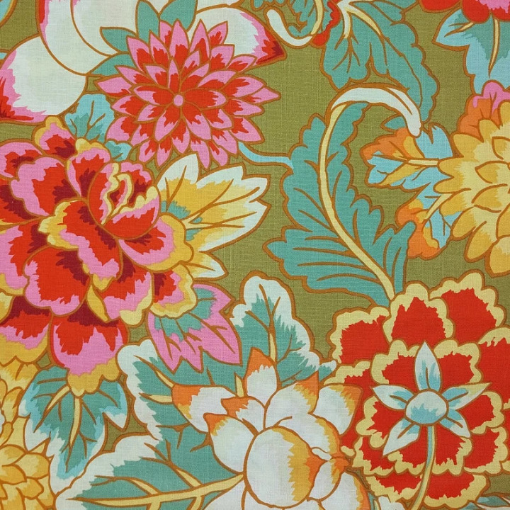 Tissu Kaffe Fassett Cloisonné au mètre – Grandes fleurs kaki clair