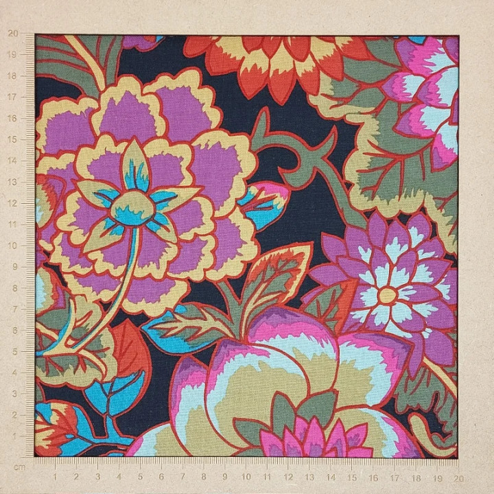 Tissu Kaffe Fassett noir à grande fleurs Cloisonne