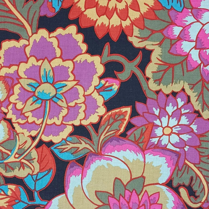 Tissu Kaffe Fassett noir à grande fleurs Cloisonne