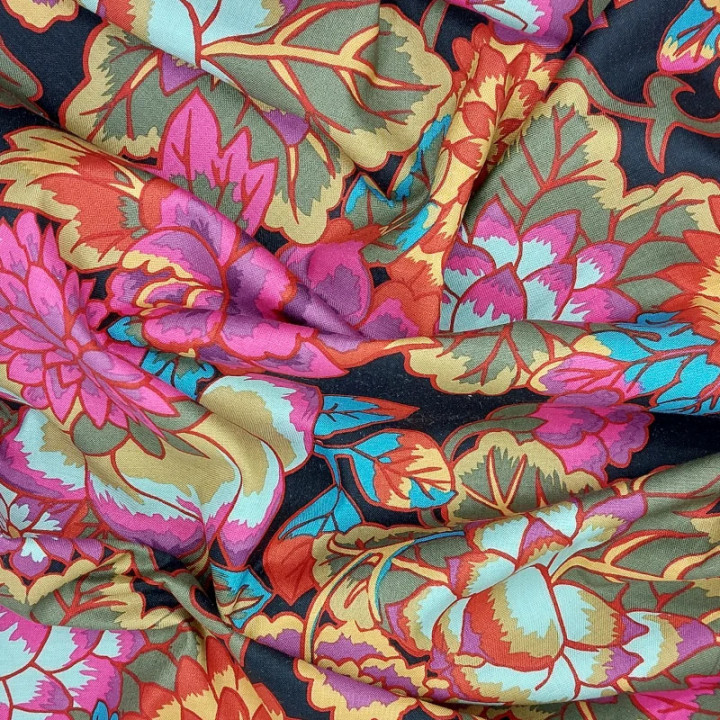 Tissu Kaffe Fassett noir à grande fleurs Cloisonne