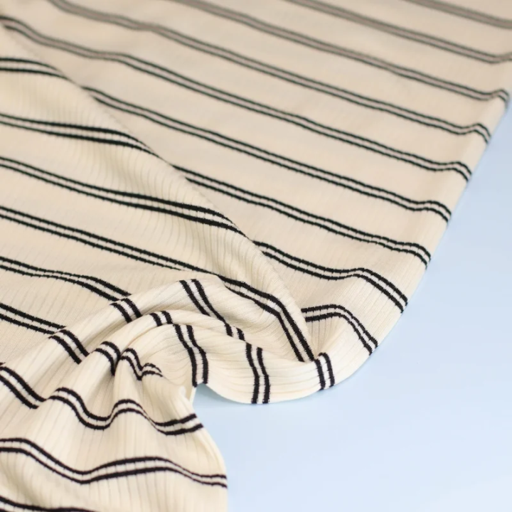 Jersey tencel modal côtelé blanc crème à rayures bleu foncé Mind the Maker