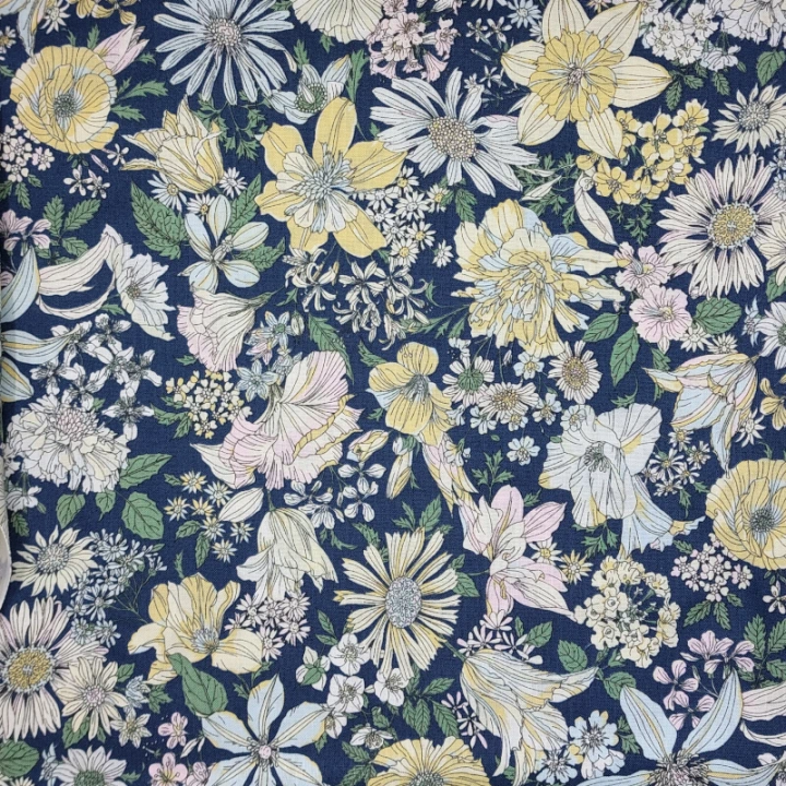 Tissu coton fleurs fond bleu foncé marque Lecien - au mètre