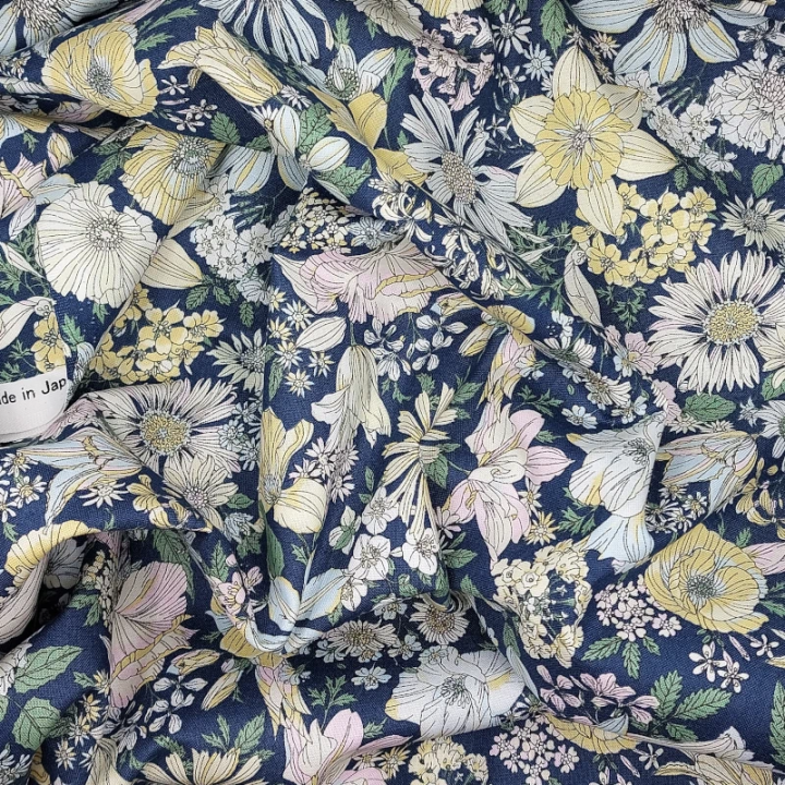 Tissu coton fleurs fond bleu foncé marque Lecien - au mètre