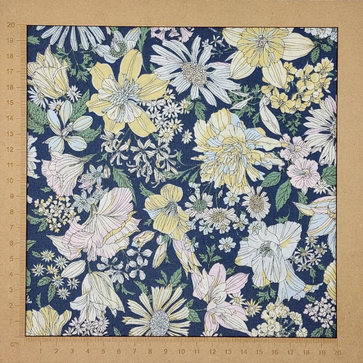 Tissu coton fleurs fond bleu foncé marque Lecien - au mètre