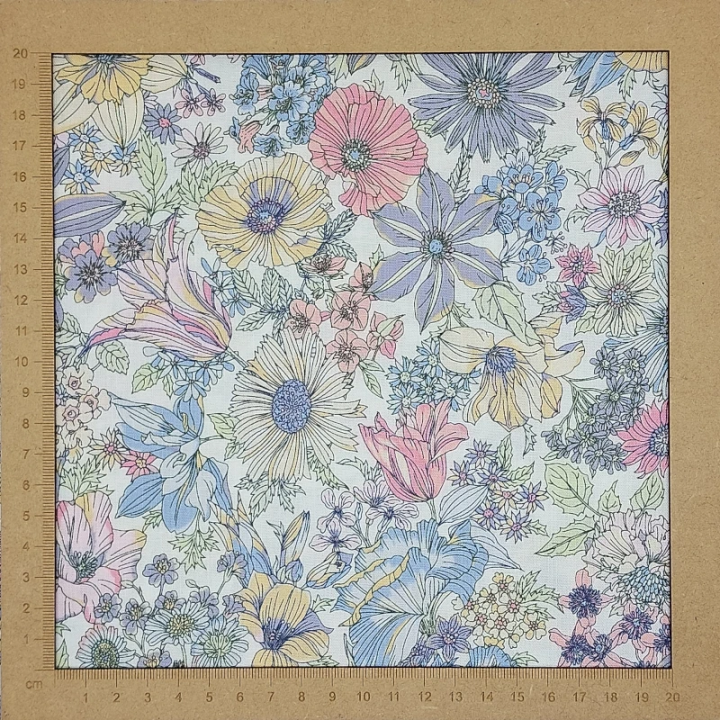 Tissu coton fleurs pastel sur fond blanc marque Lecien - au mètre