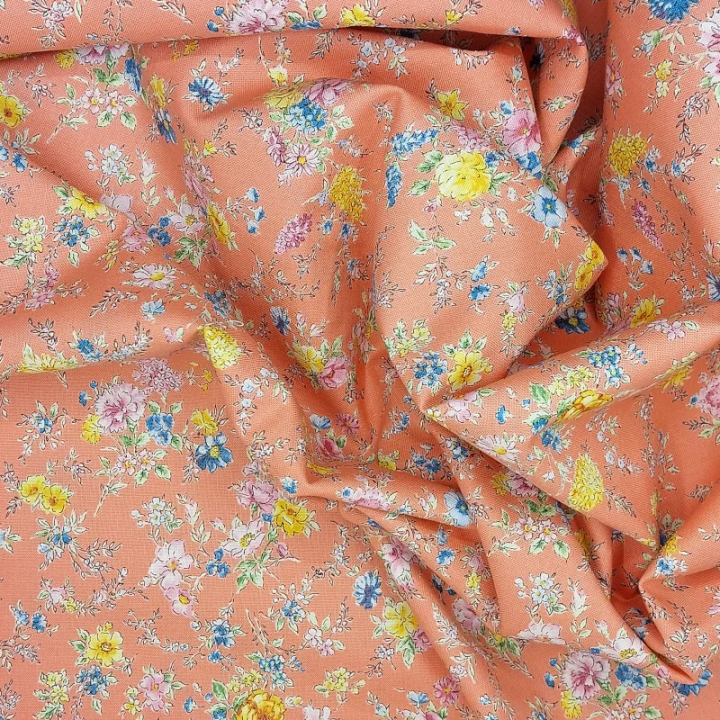 Tissu shabby chic fleurs rose saumon Lecien en coton romantique - au mètre