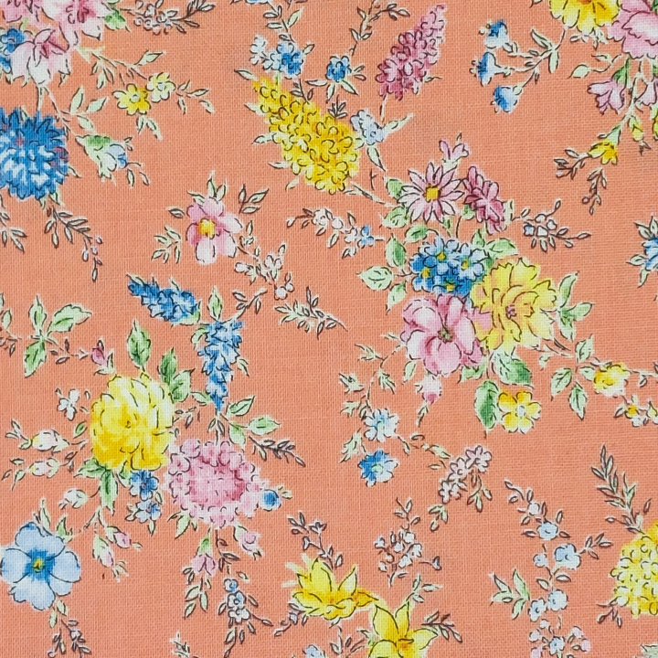 Tissu shabby chic fleurs rose saumon Lecien en coton romantique - au mètre