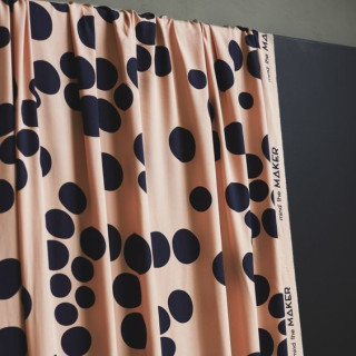 Tissu viscose rose poudré à gros pois irréguliers marque Mind the Maker