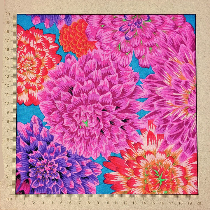 Tissu Kaffe Fassett collective chrysanthèmes roses et oranges sur fond bleu