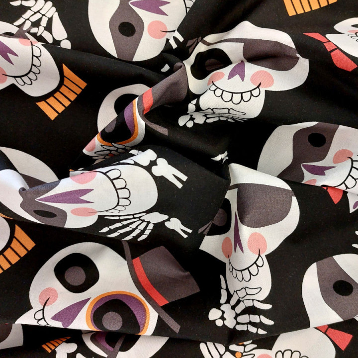 Tissu Halloween crânes rigolos Alexander Henry en coton