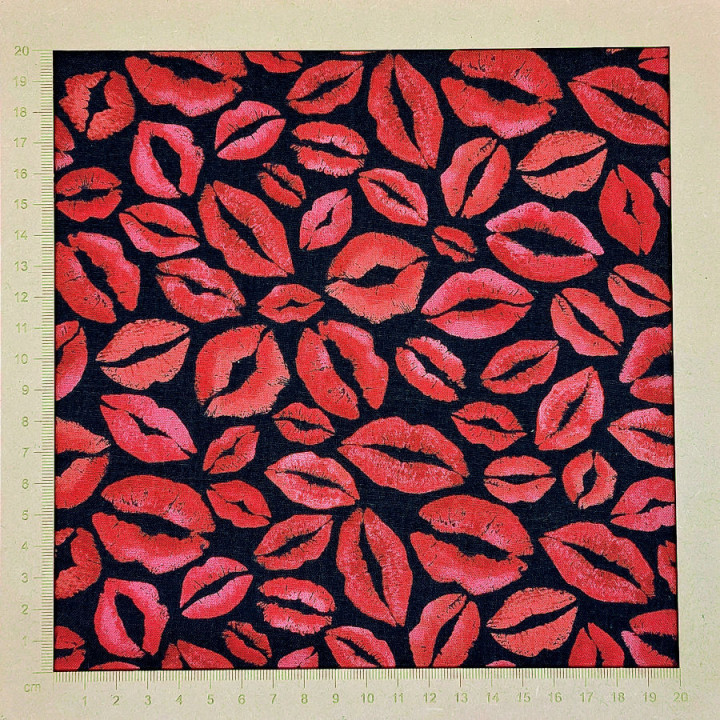 Tissu baisers rouges sur fond noir - coton